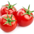 Tomate_isole_sur_fond_blanc_Deux_tomates_rouges_fraiches_avec_un_trace_de_detourage___Photo_Premium